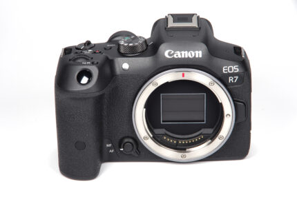 CANON DSLR EOS R7 BODY NO LENS